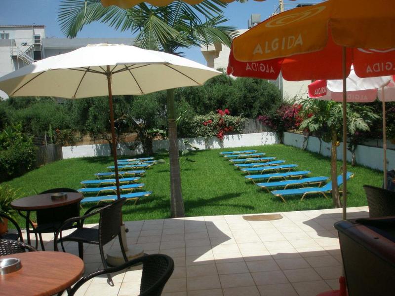 Emerald Studios & Hotel - Havuz