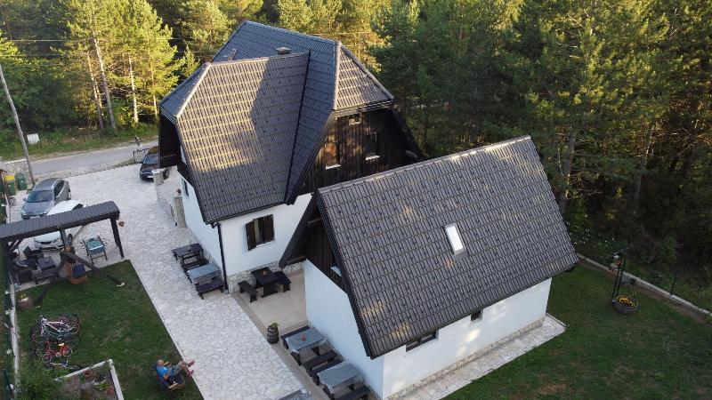 House Zeljko - Genel