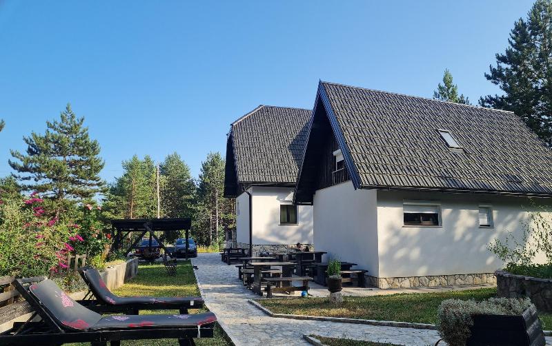 House Zeljko - Genel