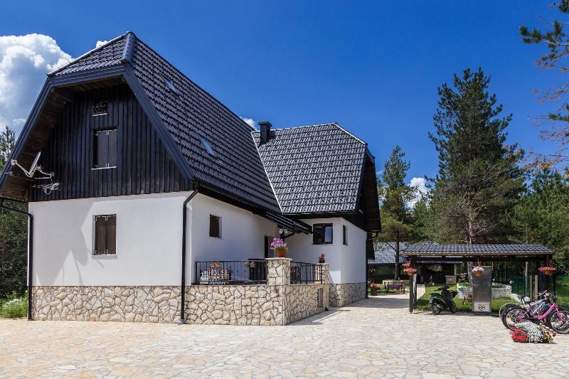 House Zeljko - Genel
