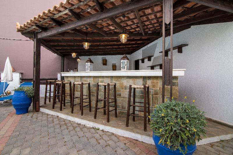 Irilena Apartments Gournes by Checkin - Bar