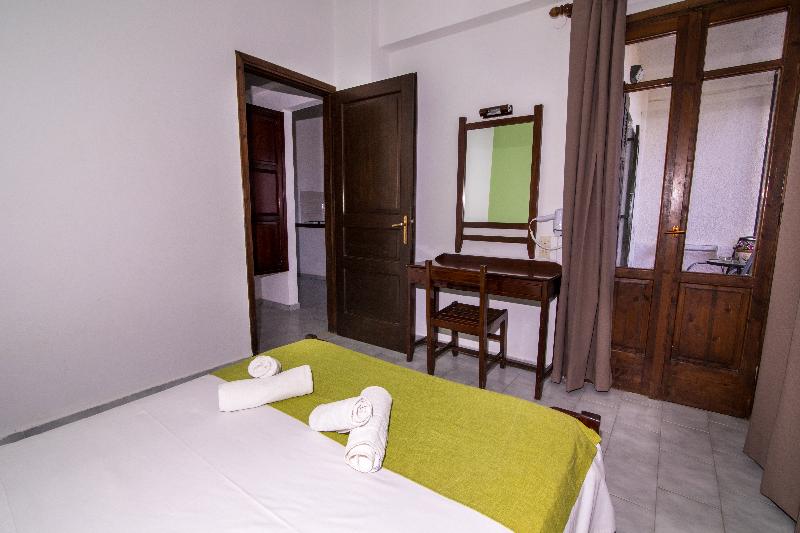 Irilena Apartments Gournes by Checkin - Oda