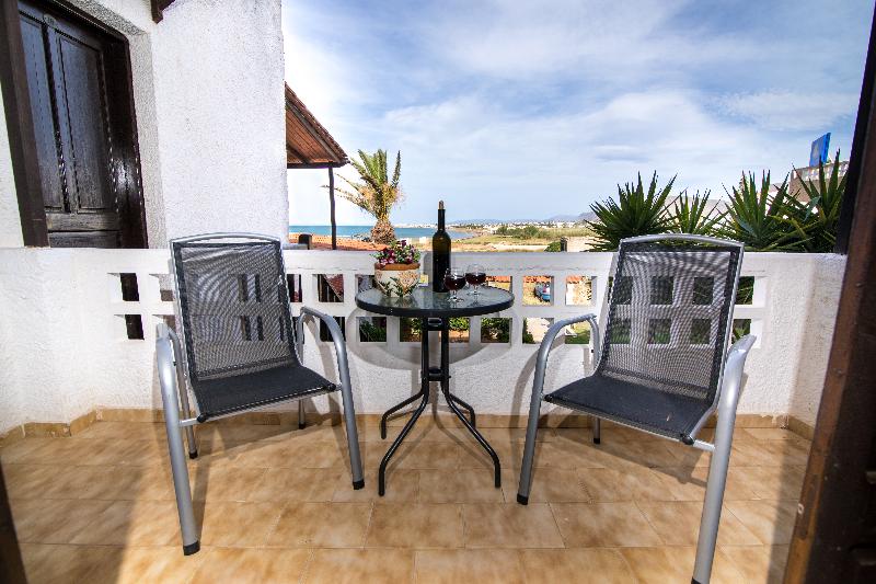 Irilena Apartments Gournes by Checkin - Teras