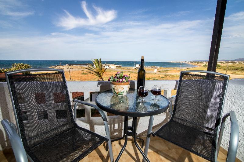 Irilena Apartments Gournes by Checkin - Teras