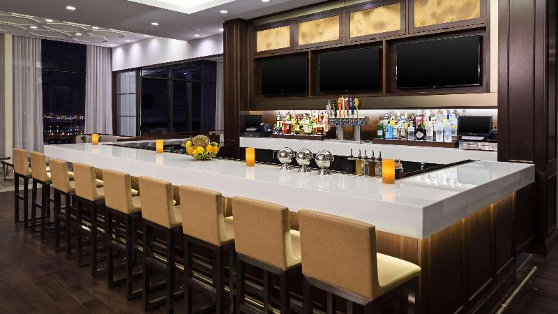 Hyatt House Jersey City Hotel - Bar