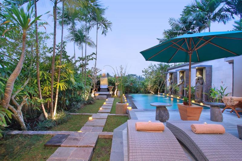 D'Legon Luxury Villas - Havuz