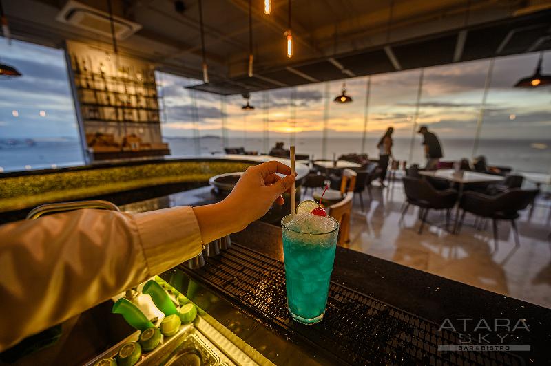 Oakwood Hotel and Residence Sri Racha - Bar