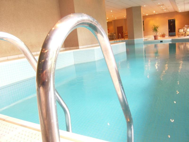 Apart Hotel Best - Havuz