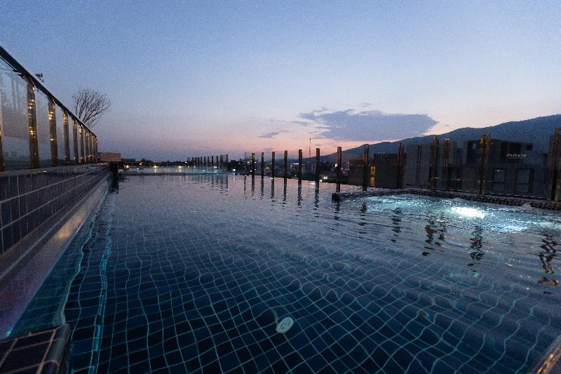 Stay with Nimman Chiang Mai - Havuz