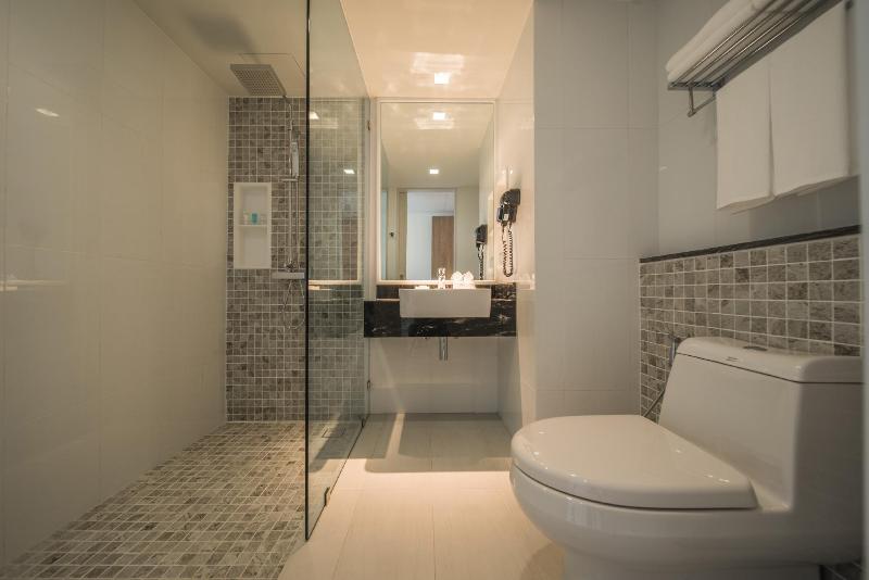 Hotel Clover Patong Phuket - Oda
