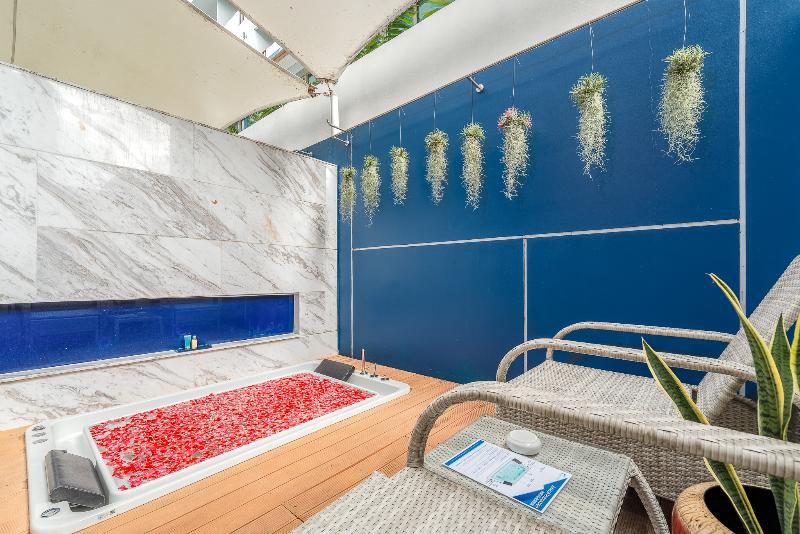 Hotel Clover Patong Phuket - Oda