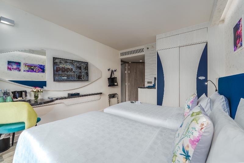 Hotel Clover Patong Phuket - Oda