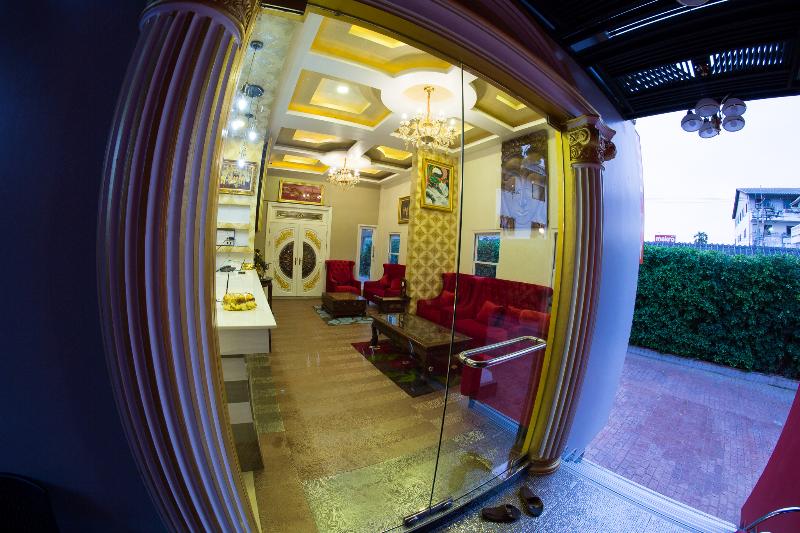 The Train Resort - Sauna & Spa - Lobi