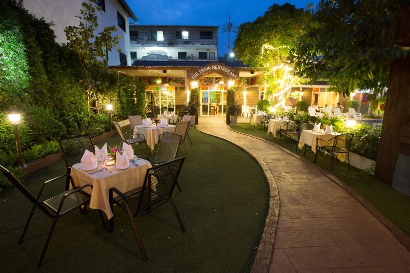 The Train Resort - Sauna & Spa - Restoran