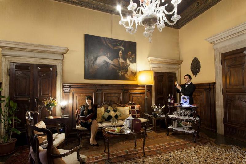 Palazzetto Pisani - Lobi