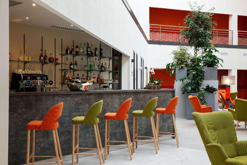 Best Western Plus Hotel Escapade Senlis - Bar