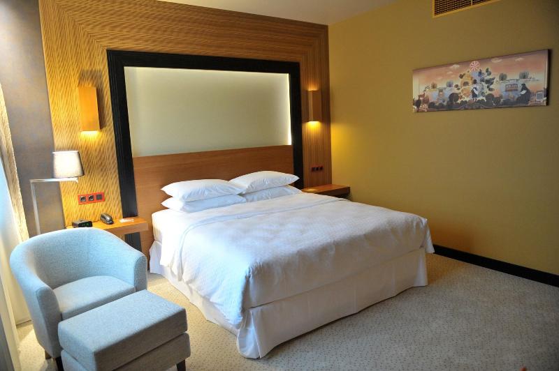 Four Points by Sheraton Kecskemet Conference - Oda