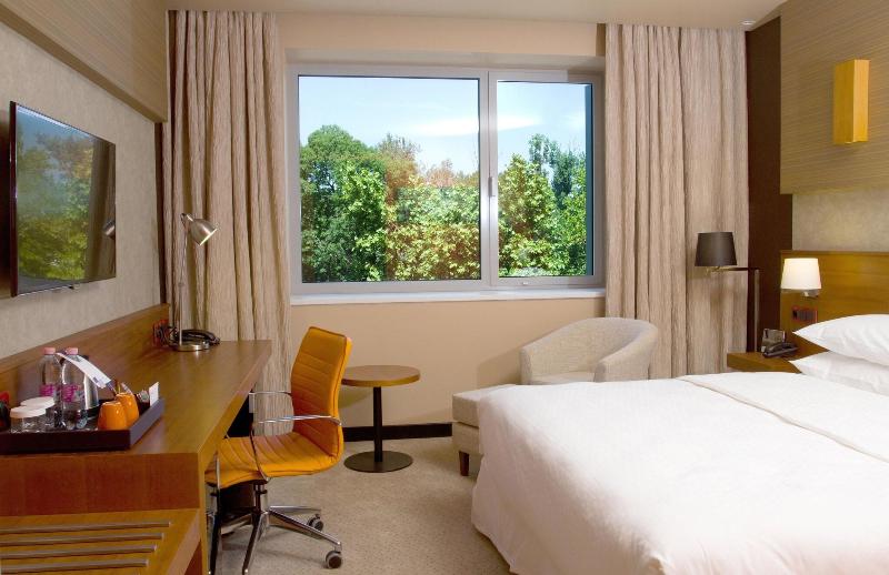 Four Points by Sheraton Kecskemet Conference - Oda