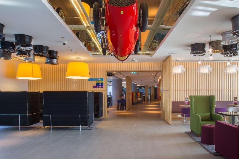 Park Inn by Radisson Dubai Motor City - Lobi