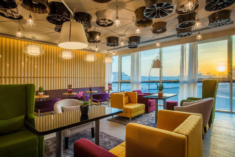 Park Inn by Radisson Dubai Motor City - Lobi