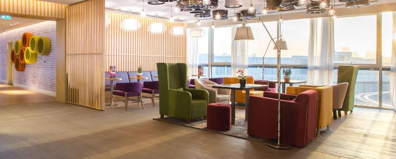 Park Inn by Radisson Dubai Motor City - Lobi