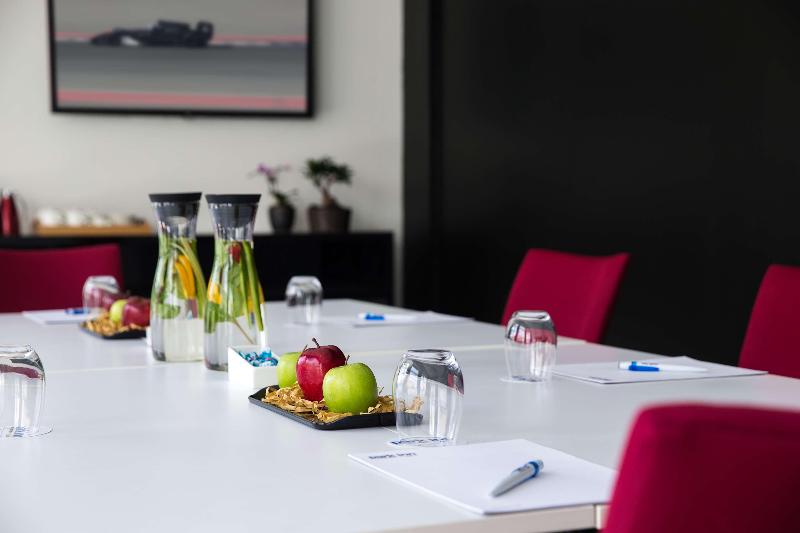 Park Inn by Radisson Dubai Motor City - Toplantı