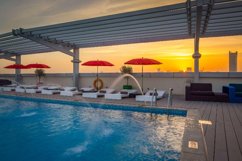 Park Inn by Radisson Dubai Motor City - Havuz