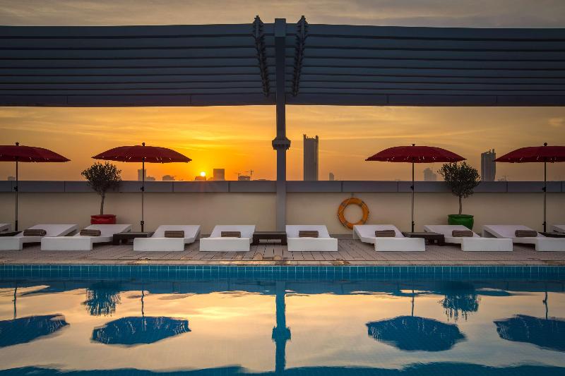 Park Inn by Radisson Dubai Motor City - Havuz