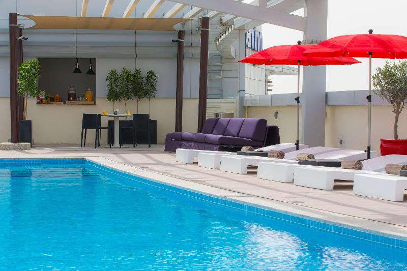 Park Inn by Radisson Dubai Motor City - Havuz