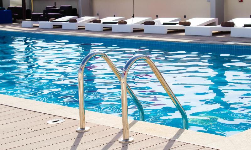 Park Inn by Radisson Dubai Motor City - Havuz