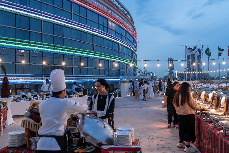 Park Inn by Radisson Dubai Motor City - Restoran