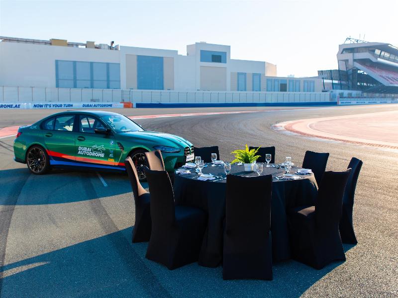 Park Inn by Radisson Dubai Motor City - Restoran