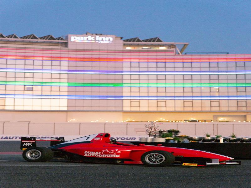 Park Inn by Radisson Dubai Motor City - Restoran