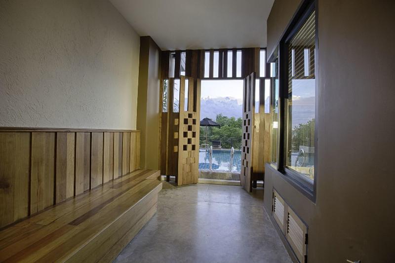 Natee The Riverfront Hotel Kanchanaburi - Lobi