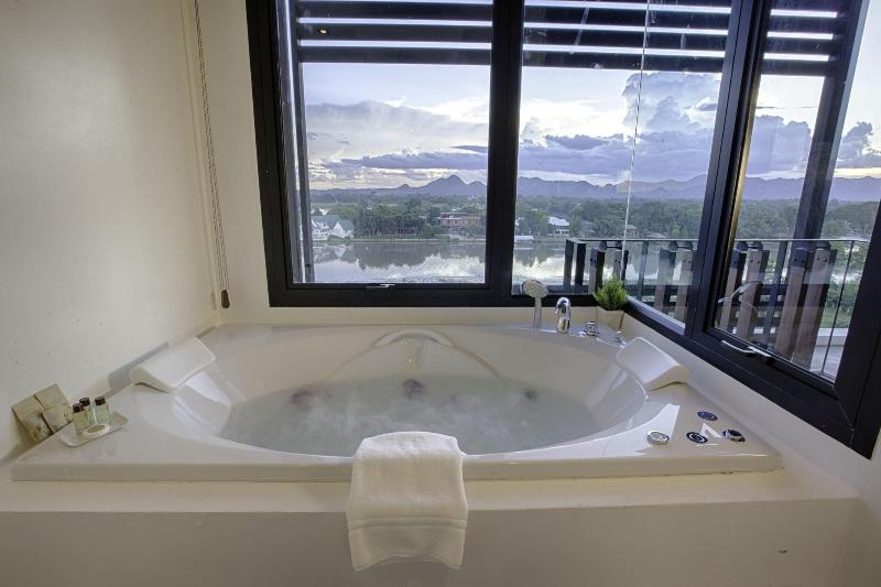 Natee The Riverfront Hotel Kanchanaburi - Aktivite