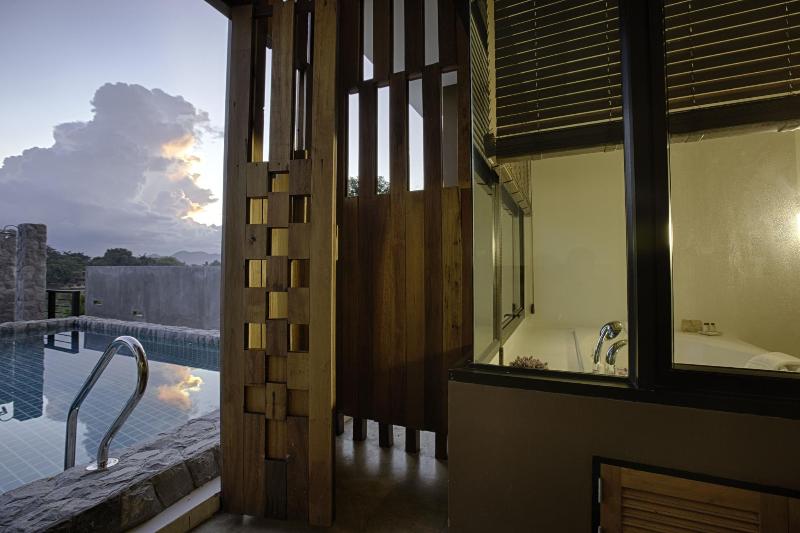 Natee The Riverfront Hotel Kanchanaburi - Oda