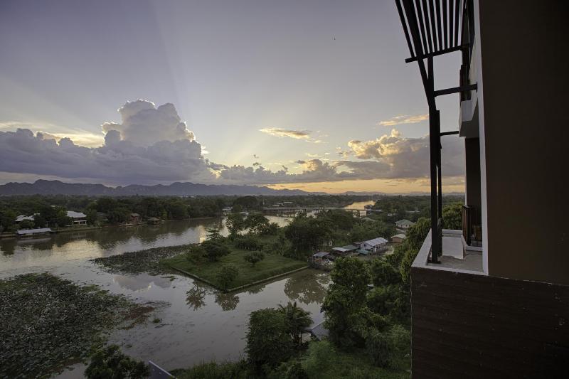 Natee The Riverfront Hotel Kanchanaburi - Oda