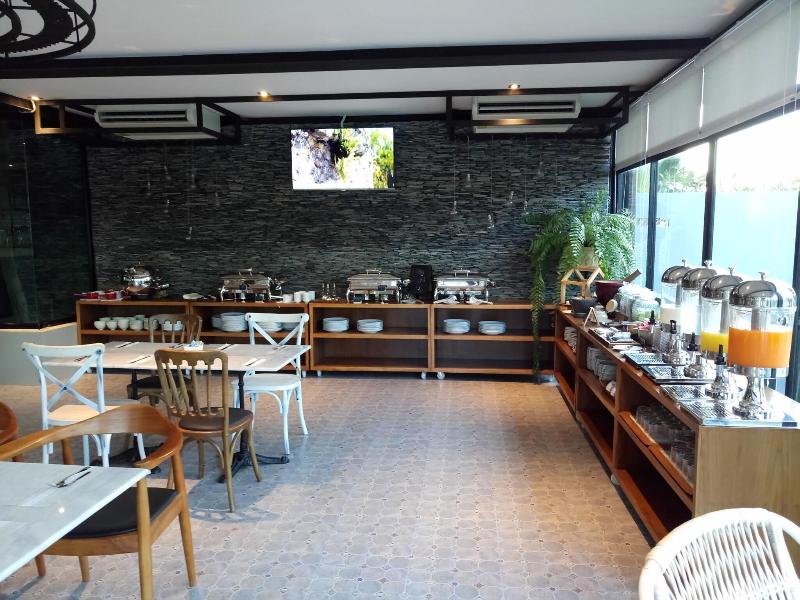 Natee The Riverfront Hotel Kanchanaburi - Restoran