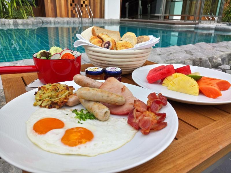 Natee The Riverfront Hotel Kanchanaburi - Restoran