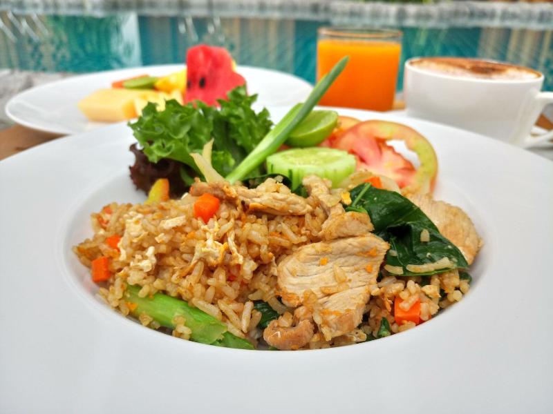 Natee The Riverfront Hotel Kanchanaburi - Restoran