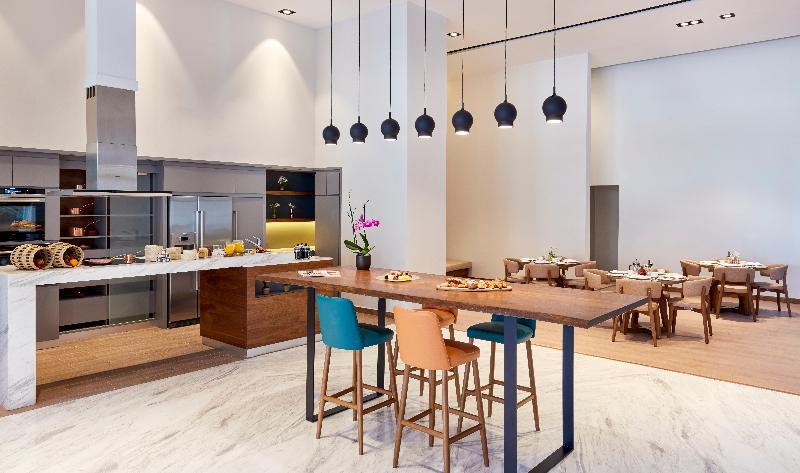Staybridge Suites Doha Lusail - Restoran