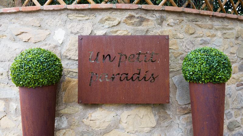 Un Petit Paradis - Genel