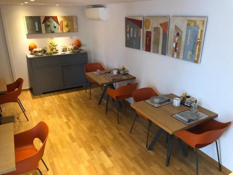 200 Rooms & Terrace - Genel