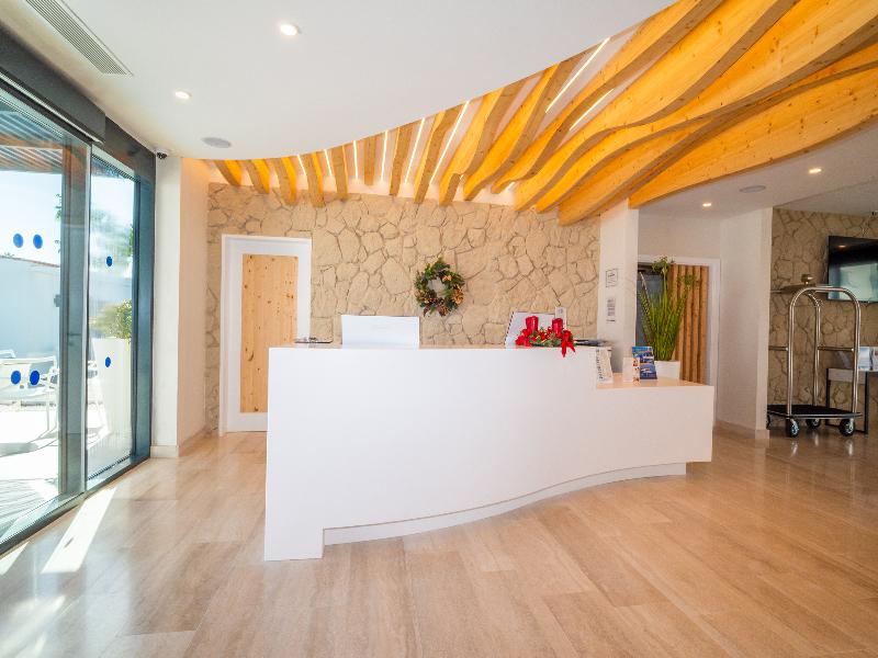 HL Miraflor Suites - Lobi