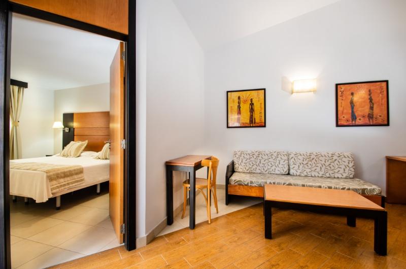 HL Miraflor Suites - Oda