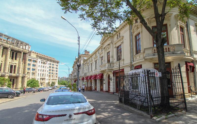 Avenue Parliament - Genel