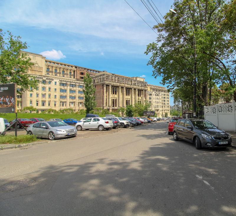 Avenue Parliament - Genel