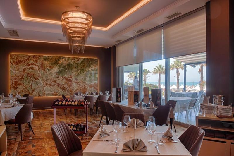 Premium Beach Hotel - Restoran