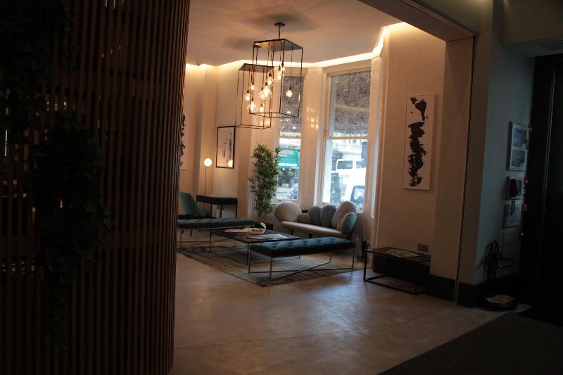 K Hotel - Kensington - Lobi