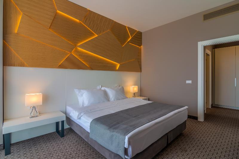Nyota Hotel & Conference Center - Oda